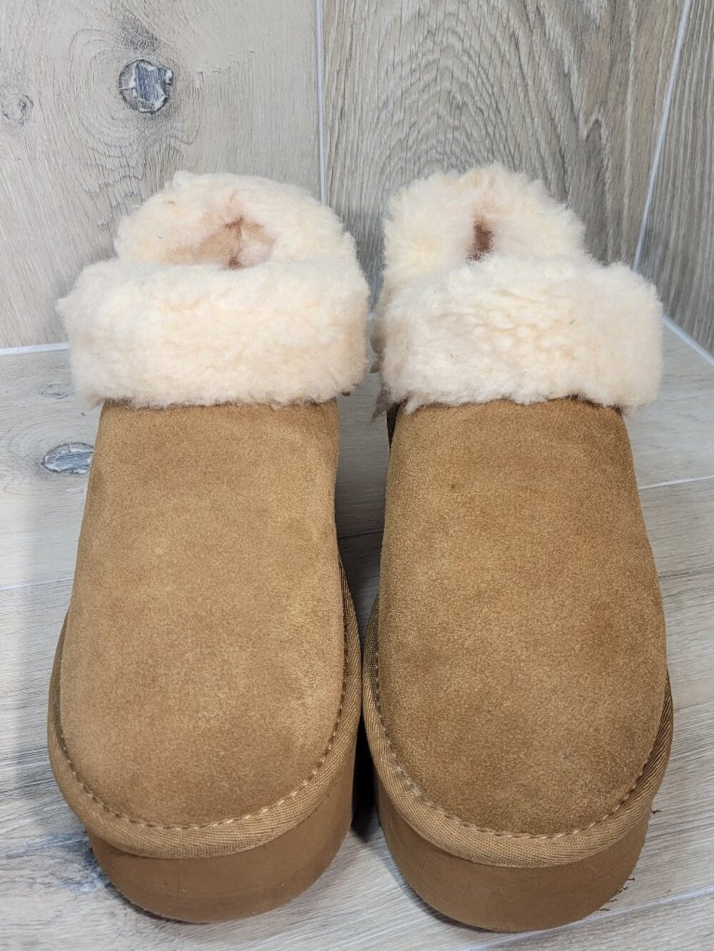 Bearpaw Dreya Women's Size 9 Chestnut Suede Shearling Platform Slippers Boots